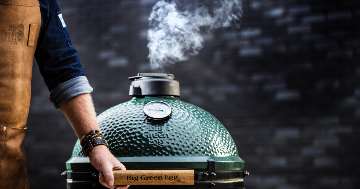 suiker consumptie Indringing Big Green Egg: buiten koken op een keramische barbecue | Broucke | Aanbod |  Broucke